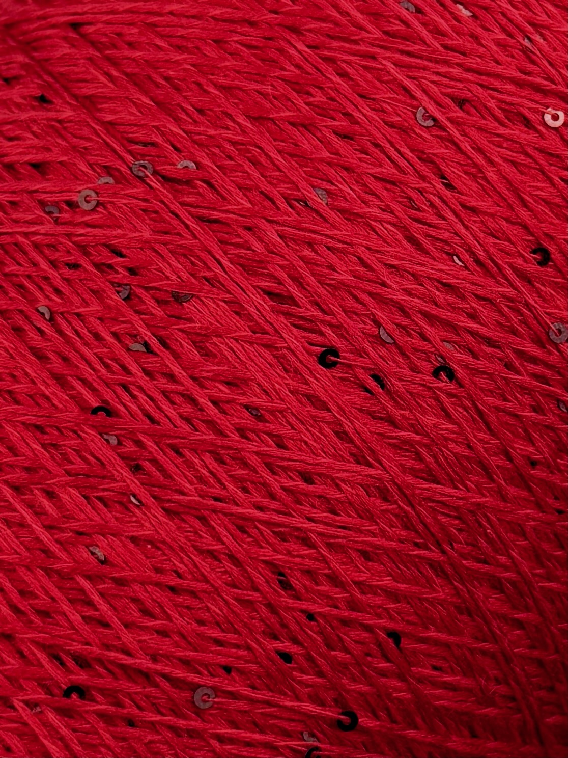 Art. Rouge Royale – 100 % Maulbeerseide mit Pailletten col. Intensives Königsrot 570 m / 100 g